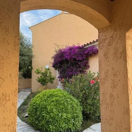 Avec Piscine A Quelques Minutes De La Villa