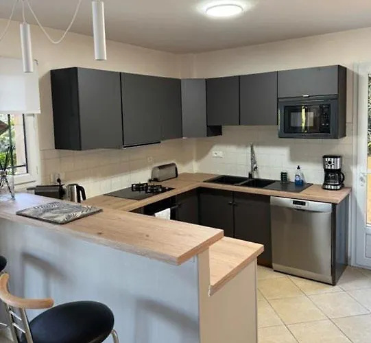 Avec Piscine A Quelques Minutes De La 别墅 *