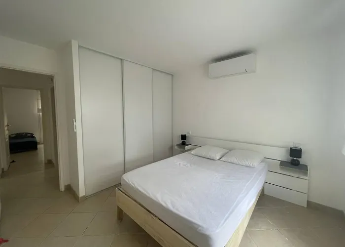 Avec Piscine A Quelques Minutes De La 卢米奥