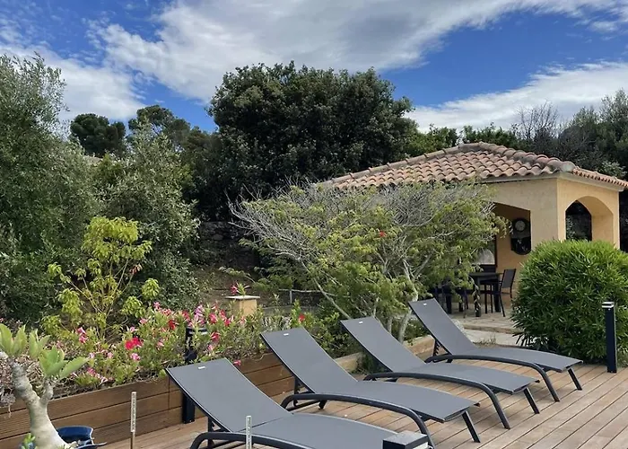 Avec Piscine A Quelques Minutes De La *