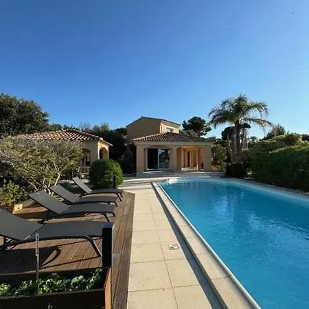 Avec Piscine à Quelques Minutes De La Villa