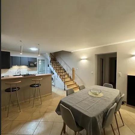 Villa Avec Piscine à Quelques Minutes De La *