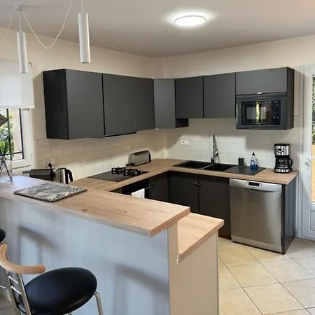 Avec Piscine à Quelques Minutes De La Villa *