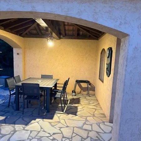 Avec Piscine à Quelques Minutes De La