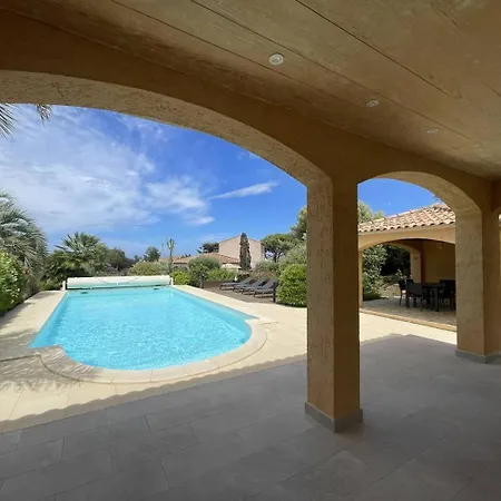 Villa Avec Piscine à Quelques Minutes De La *