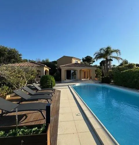 Avec Piscine A Quelques Minutes De La Villa