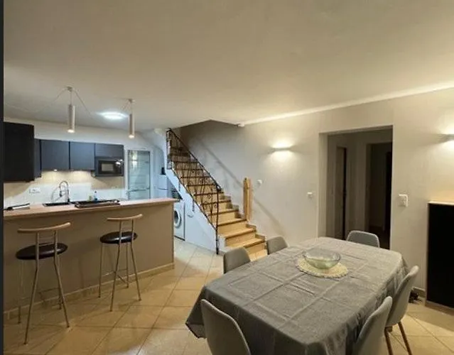 Villa Avec Piscine A Quelques Minutes De La *