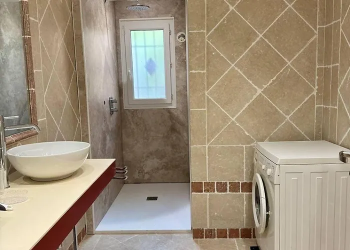 Villa Avec Piscine A Quelques Minutes De La *